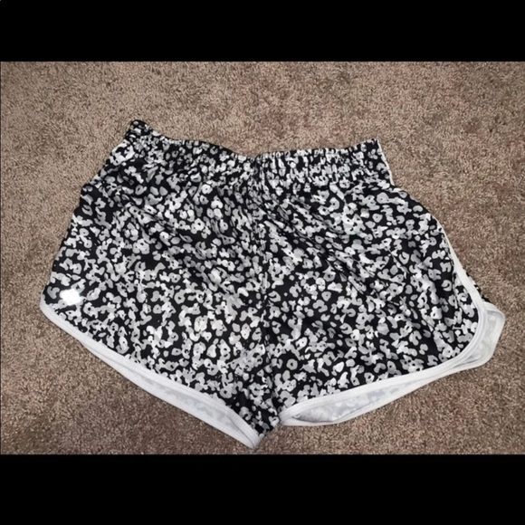 Zelos shorts - Picture 2 of 3